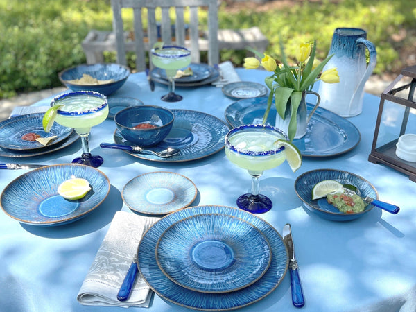 Hamila stoneware - Une idée de service de table  ----------------------------------------------------- Assiette plate 28.5  blanc II 12.000 DT Assiette palte 23.5 bleu turquoise II 9.000 DT Assiette  à soupe blanc rose II 12.500